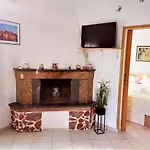 Garden Apartment *