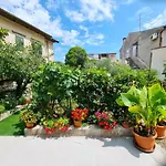Apartment Garden - Two Bedroom *