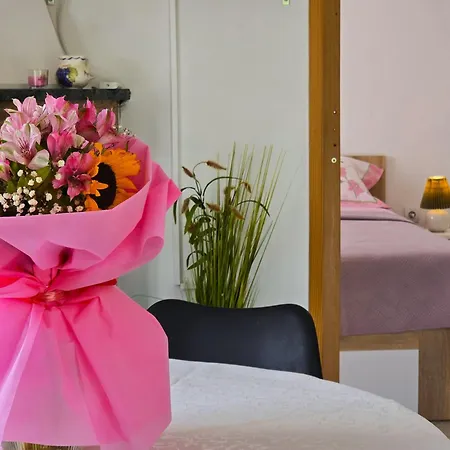 Garden - Two Bedroom *