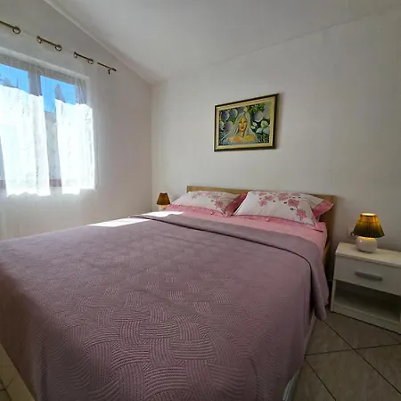 Garden - Two Bedroom Apartman