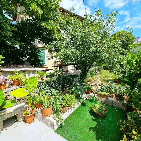 Garden - Two Bedroom *