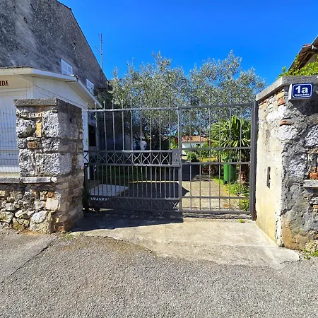 Garden - Two Bedroom Apartman