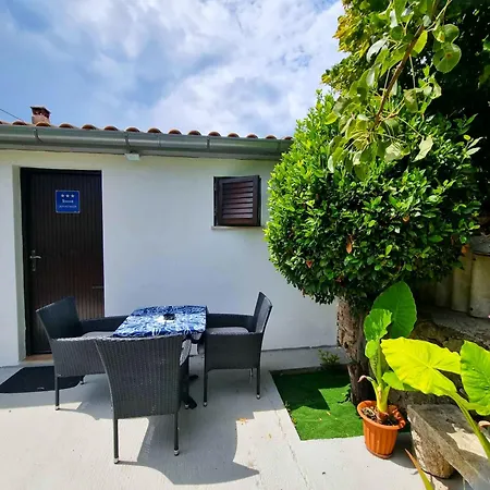 Garden - Two Bedroom *